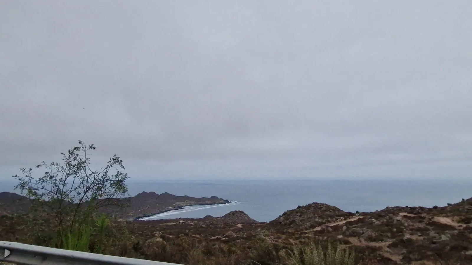Bahía y sendero de la costa de Coquimbo