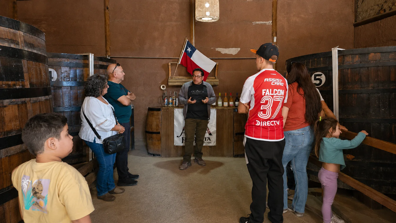 Mediación cultural durante una visita a una pisquera