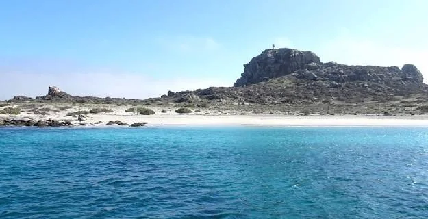 Costa y aguas turquesas de Isla Damas
