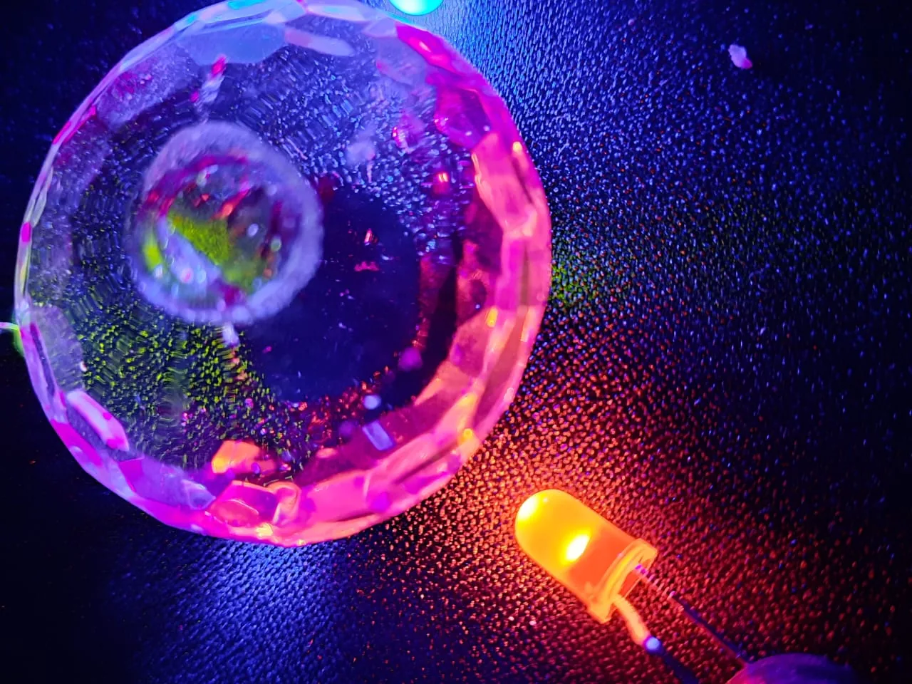 Experimento creativo con luz y color