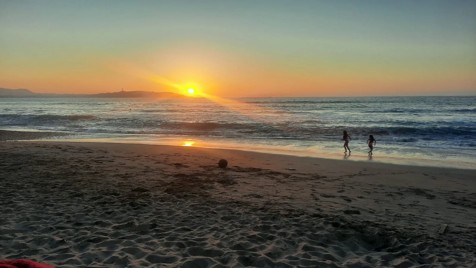 Playa de Coquimbo durante la puesta de sol